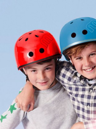 Casque rouge brillant