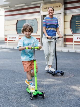 Trottinette enfant Maxi Micro Deluxe Néon Vert LED