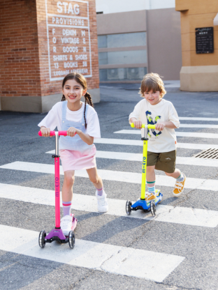 Trottinette enfant Maxi Micro Deluxe Néon Rose LED