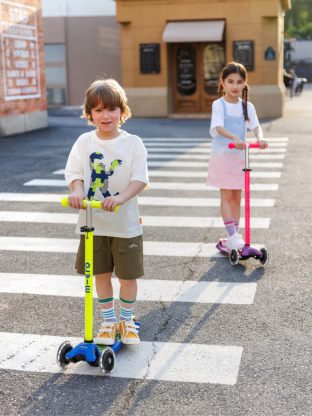 Trottinette enfant Maxi Micro Deluxe Néon Jaune Canari LED