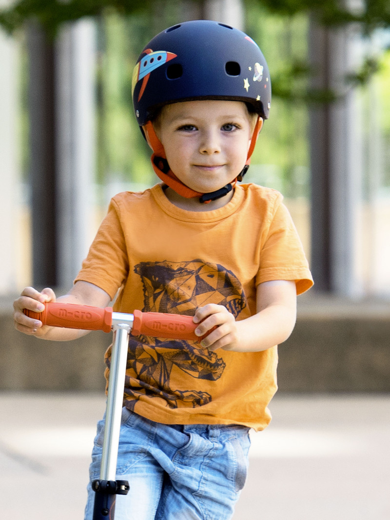 Vélo, trottinette… : des casques funs et solides pour les enfants !