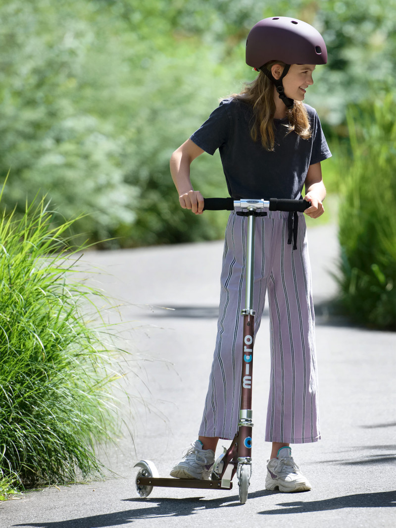 Le casque adulte et enfant Rouge Automne pour trottinette et vélo