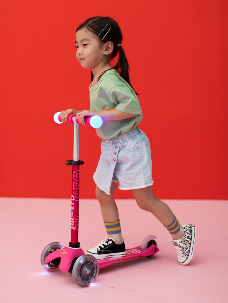 Trottinette fille 3 roues Mini Micro Deluxe LED (2-5 ans) Rose Micro