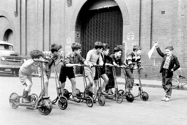 Image trottinette années 1900 - Histoire et origine du mot