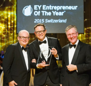 Image de Wim Ouboter recevant le prix de l’entrepreneur de l’année en 2015