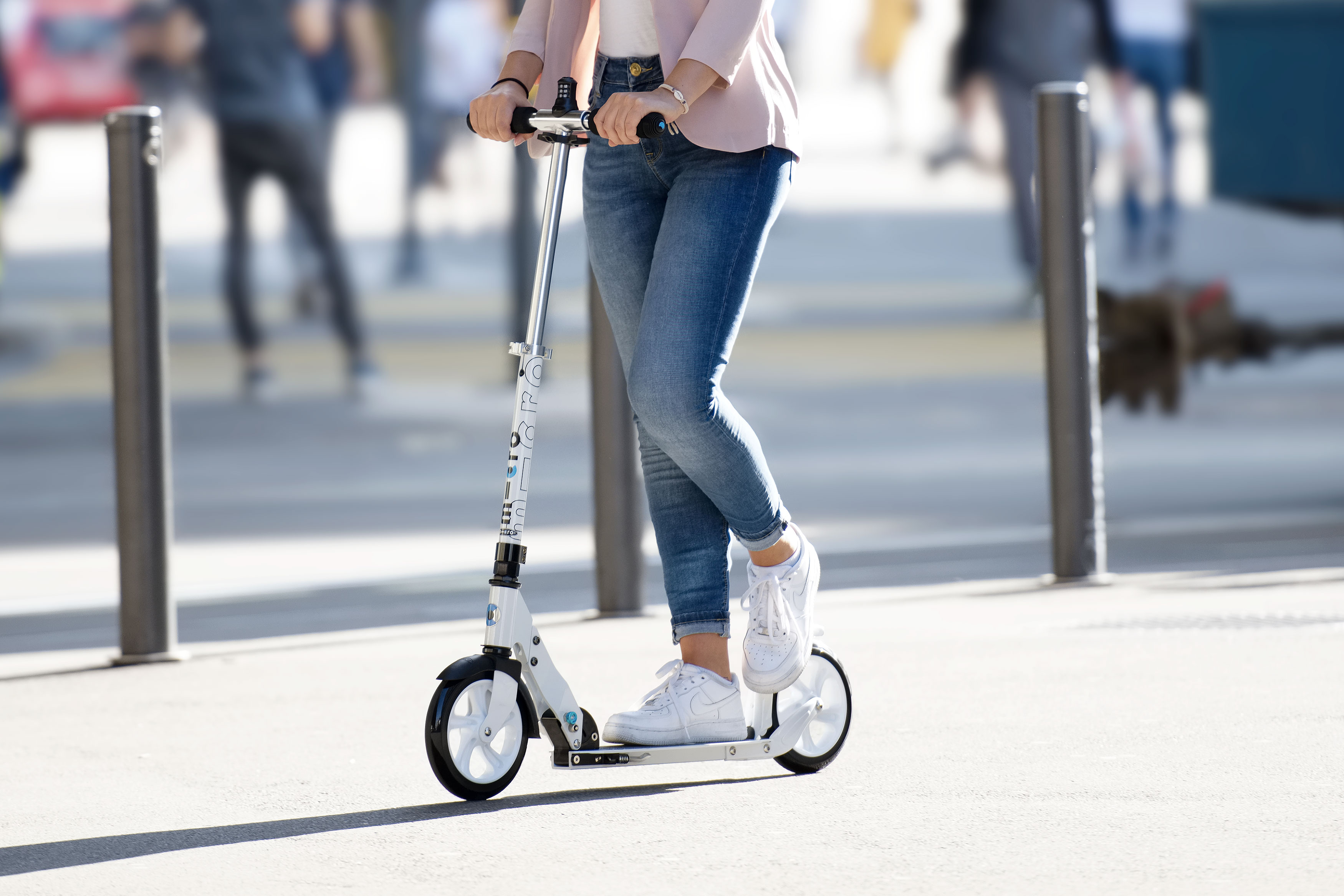 Trottinette-2-roues-micro-white.jpg