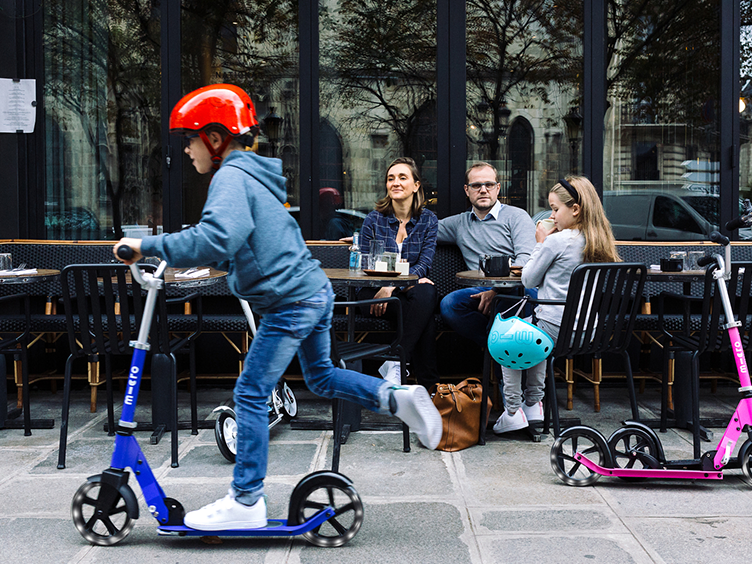 Découvrez la trottinette 2 roues avec frein (dès 6 ans) de chez