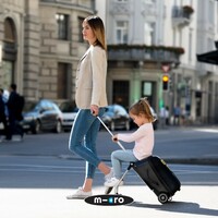 SMART TRAVEL ✈️Vous partez en voyage en Août et vous ne savez toujours pas quelle valise choisir pour la petite famille ?La valise Micro Luggage Eazy présente de nombreux avantages ! 🎒 Elle permet de se déplacer rapidement et facilement dans les gares, les aéroports ou dans les rues, 👶 Cette valise cabine ingénieuse est aussi un porteur pratique pour les enfants, 🦉 Des stickers Velcro rigolos sont fournis pour les occuper lors des trajets.👉 Elle est disponible en 4 couleurs : rendez-vous sur micro mobility.fr#MicroMobility #WeAreMobility #Trottinette #Scooter #urbanmobility #sustainable #lifestyle #SmartTravel #Été #Summer #Porteur #Vacances