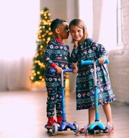 CADEAUX DE NOËL 🎁Qu'a apporté le Père Noël à votre petite famille ? Avez-vous été gâtés ?Montrez-nous vos super cadeaux Micro en photo sous ce post ! 📸#MicroMobility #WeAreMobility #Noël2021 #ChildMobility #Safety #Famille #TrottinetteEnfant #Scooterforkid #Kids #lifestyle #Urban